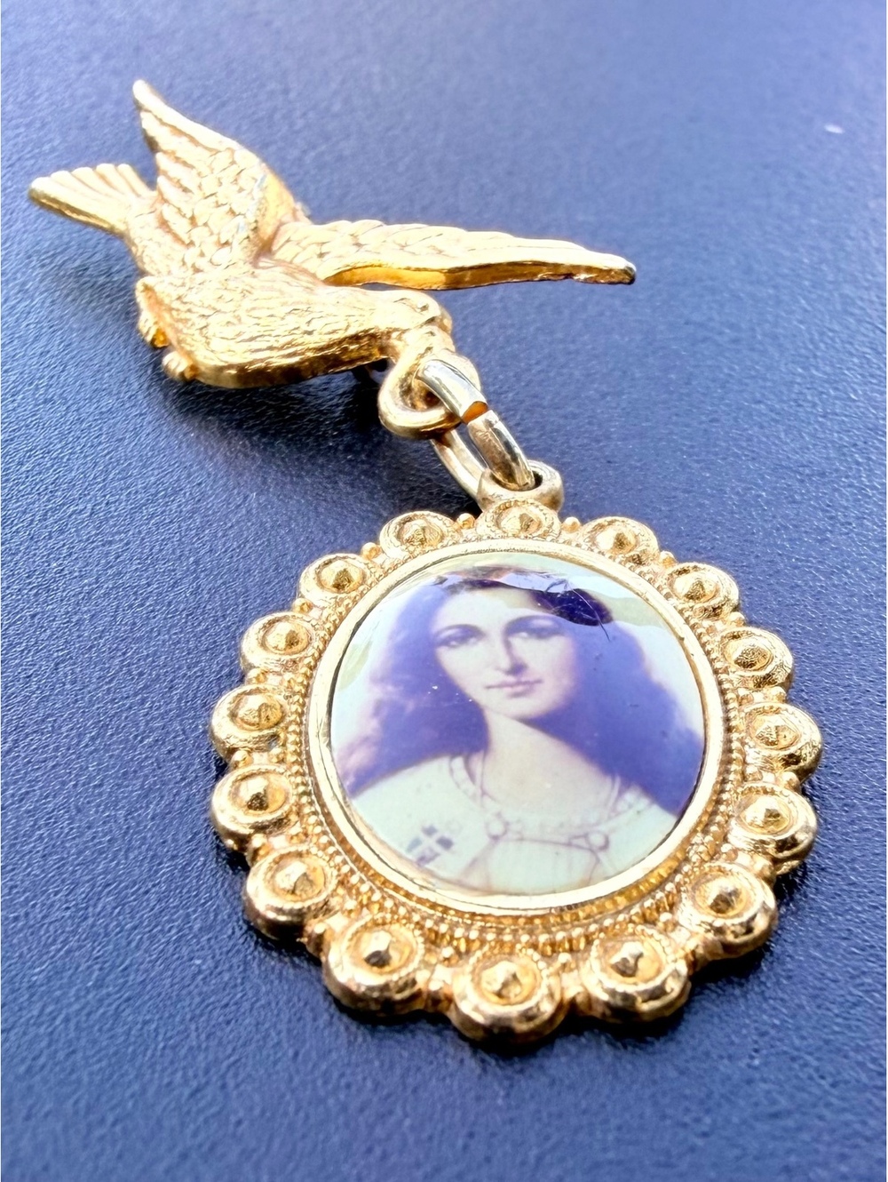 🚫SOLD OUT🚫Vintage Swallow Bird Madonna Portrait Dangle Brooch Pin - Picture 2 of 4